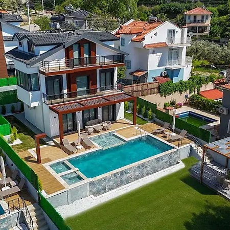 4 Zela In Front Of Oeluedeniz Hisar *